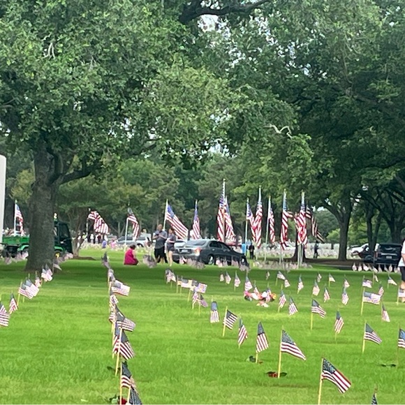 Meet your Posher, April - Picture 3 of 4